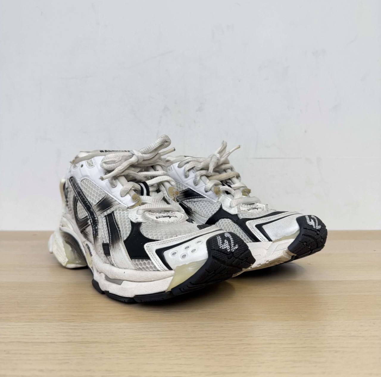 Balenciaga Runner 2.0 Sneakers